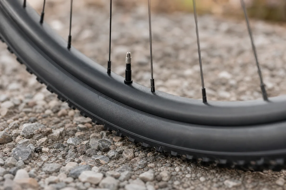 Gravel-Reifen: Breite, Luftdruck und Tubeless richtig wählen