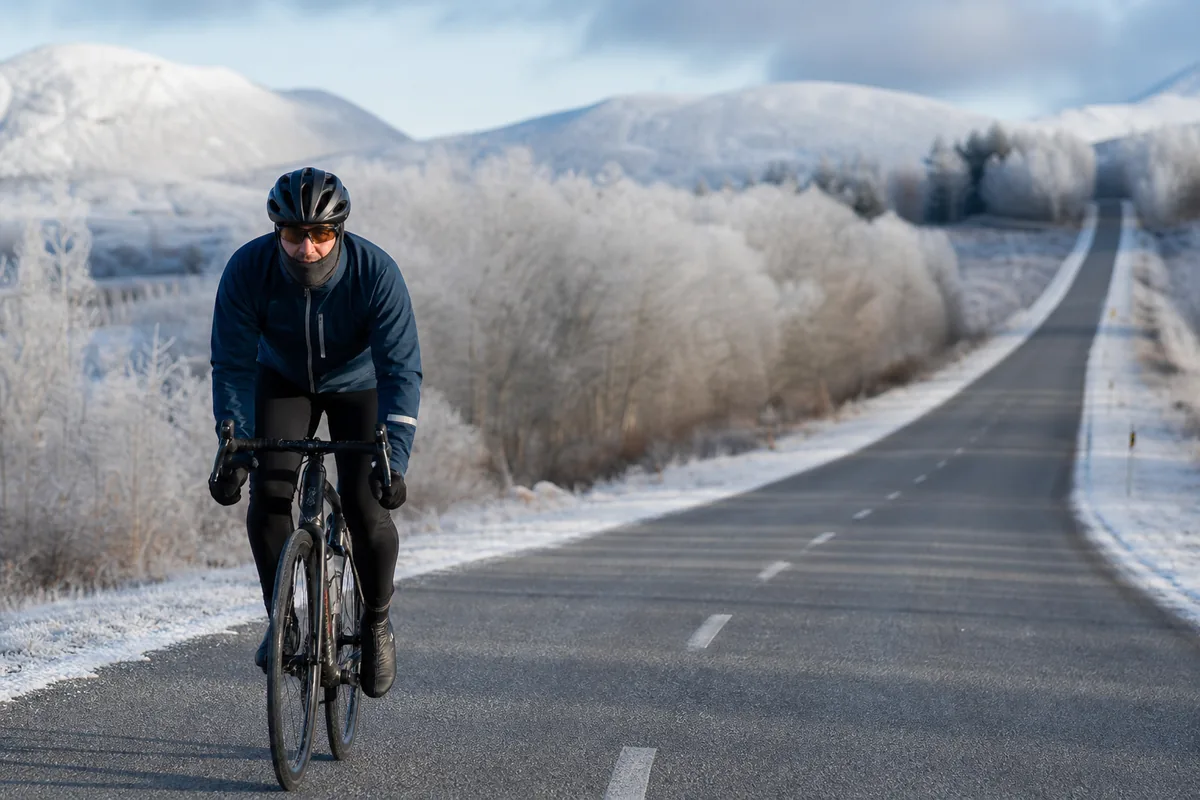 Radfahren im Winter: Ausrüstung, Reifen und Sicherheit